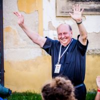 1. Českobudějovičtí biskupové na celostátním setkání mládeže