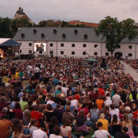 9. Českobudějovičtí biskupové na celostátním setkání mládeže