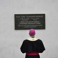 6. Odhalení pamětní desky prof. Vladimíru Boublíkovi