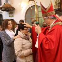 7. Biřmování z rukou otce biskupa Vlastimila Kročila