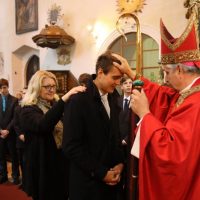 9. Biřmování z rukou otce biskupa Vlastimila Kročila