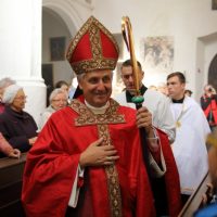 13. Biřmování z rukou otce biskupa Vlastimila Kročila