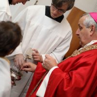 4. Udílení znamení křesťanské dospělosti – otec biskup Vlastimil Kročil