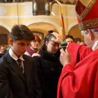 8. Udílení znamení křesťanské dospělosti – otec biskup Vlastimil Kročil