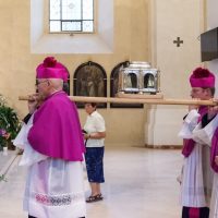 1. Nešpory a udělení řádu sv. Auraciána