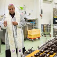 9. Návštěva společnosti Rej s.r.o. a požehnání výroby perníků pro ambasádu ve Vatikánu