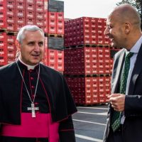 10. Žehnání limitované várky ležáku pro papeže Františka