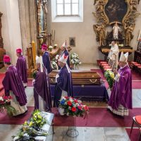 9. Zádušní mše svatá a pohřeb P. Huga Josefa Pitela