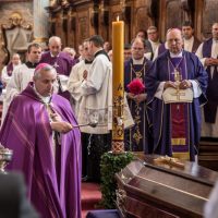 10. Zádušní mše svatá a pohřeb P. Huga Josefa Pitela