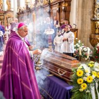 11. Zádušní mše svatá a pohřeb P. Huga Josefa Pitela