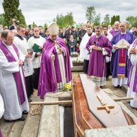 13. Zádušní mše svatá a pohřeb P. Huga Josefa Pitela