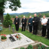 1. Úctění hrobu rodičů J.N.N