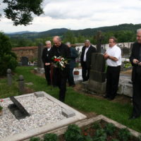 3. Úctění hrobu rodičů J.N.N