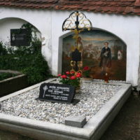 4. Úctění hrobu rodičů J.N.N