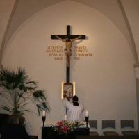 5. Mše svatá v rodném domě J.N.N v areálu Hospice