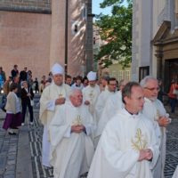 6. Kněžské svěcení