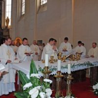 25. Kněžské svěcení