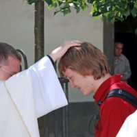 53. Kněžské svěcení