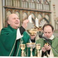 11. Biřmování z rukou otce biskupa Pavla Posáda