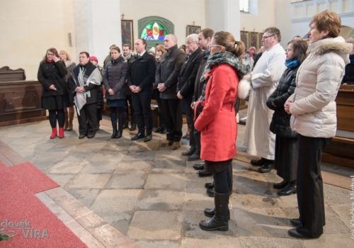 Biřmování z rukou otce biskupa Pavla Posáda 1