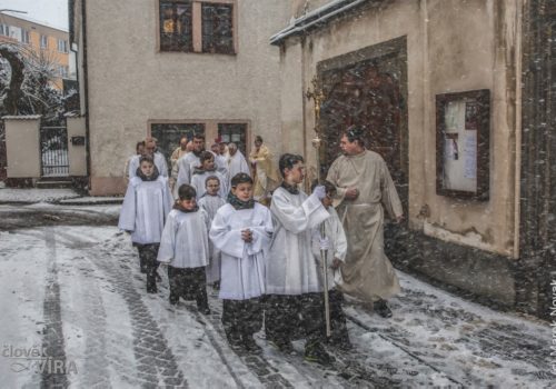 Posvěcení nového oltáře v děkanském kostele sv. Václava 4