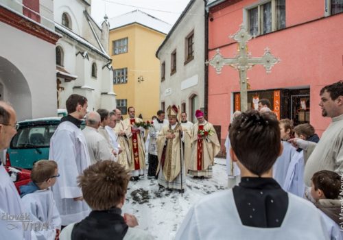 Posvěcení nového oltáře v děkanském kostele sv. Václava 3