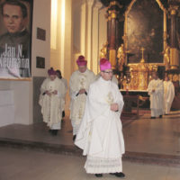 21. Nově jmenovaní kanovníci katedrální kapituly sv. Mikuláše