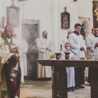 1. Posvěcení nového oltáře v děkanském kostele sv. Václava