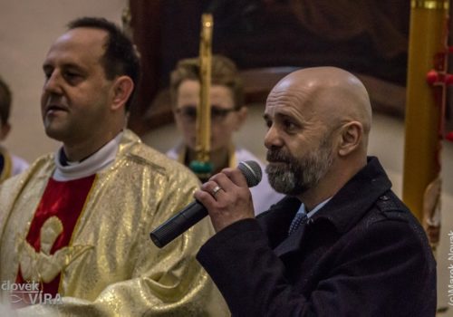 Posvěcení nového oltáře v děkanském kostele sv. Václava 1