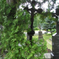 6. Původní fotky biskupské hrobky a kněžských hrobů