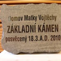 6. Fotografie z posvěcení základního kámene domu pro nemocné Alzheimerovou chorobou