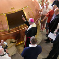 4. Žehnání zvláštní várky piva pro charitu