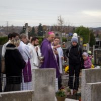 Památka všech věrných zemřelých, Č.B. – Mladé