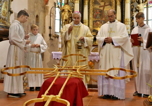 Mše svatá a žehnání kříže 1