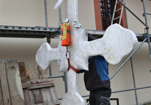 Umístění kříže na kostel ve Veselí nad Lužnicí 2