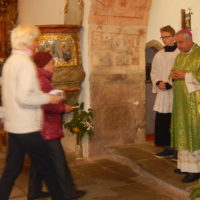 1. Mše svatá a setkání s biskupem Vlastimilem Kročilem v Petrovicích