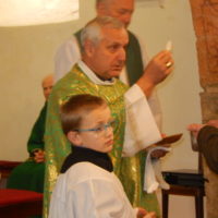 4. Mše svatá a setkání s biskupem Vlastimilem Kročilem v Petrovicích