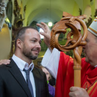 5. Udílení biřmování v Pelhřimově