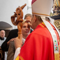 10. Udílení biřmování v Pelhřimově