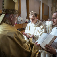 9. Kněžské svěcení J. Rothschedl a M. Štrunc