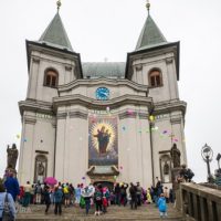 Biskupové se obrací na věřící slovy Jana Pavla II.: „Nebojte se!“