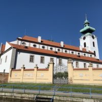 KLÁŠTER NA PIARISTICKÉM NÁMĚSTÍ: Zahájení hlavní sezóny