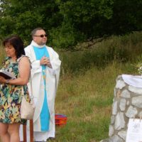 3. HORAŽĎOVICE: žehnání nového kříže se sochou Panny Marie