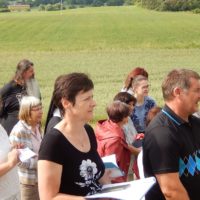 5. HORAŽĎOVICE: žehnání nového kříže se sochou Panny Marie