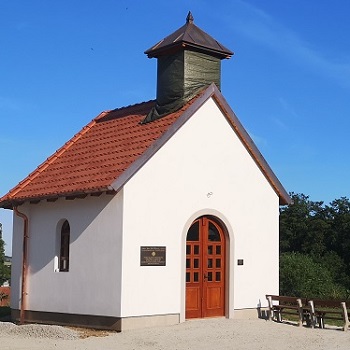 VČELNIČKA: žehnání nové kaple, zvonu a odhalení pamětní desky J. J. Rücklovi