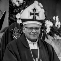 Poslední rozloučení se zesnulým biskupem Františkem Václavem Lobkowiczem