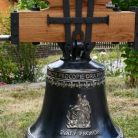 2. TUČAPY: svěcení nových zvonů