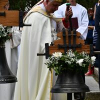 21. TUČAPY: svěcení nových zvonů