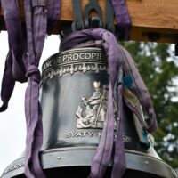 33. TUČAPY: svěcení nových zvonů