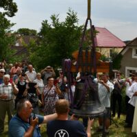 36. TUČAPY: svěcení nových zvonů